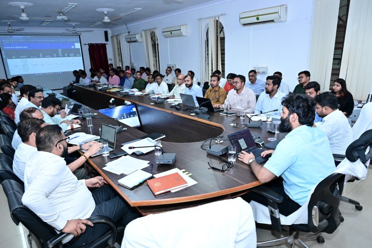 कलेक्टर ने अधिकारियों और कर्मचारियों को e office sparrow eHRMS के माध्यम से ही कार्य करने के निर्देश ,,,