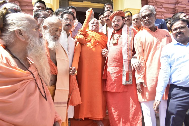 जगद्गुरु रामभद्राचार्य ने चिरमिरी के श्री श्री जगन्नाथ स्वामी मंदिर में की विशेष पूजा- अर्चना, प्रदेश और मानव कल्याण की मांगी मंगलकामना,,,