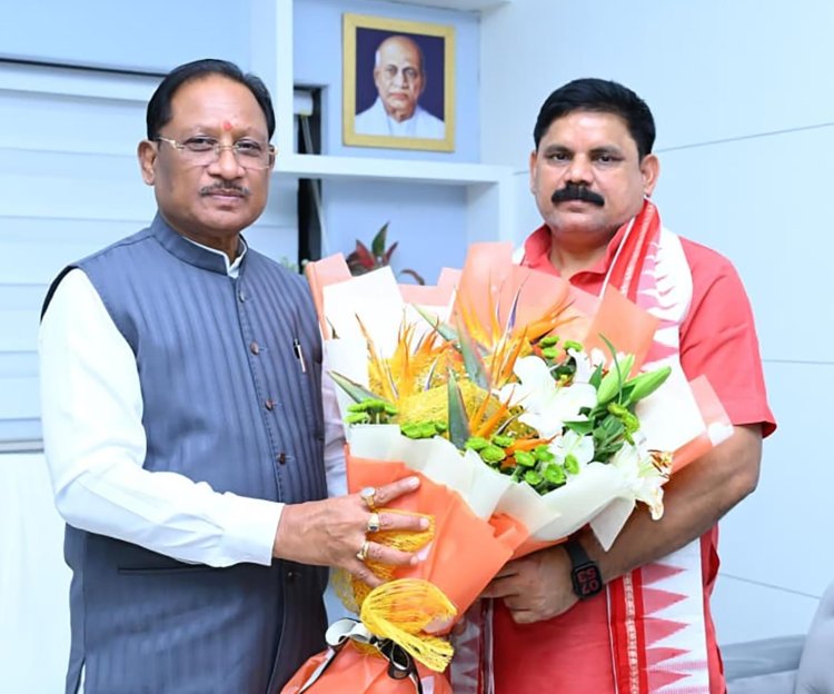 मुख्यमंत्री विष्णुदेव साय से केंद्रीय कोयला एवं खान राज्य मंत्री श्री सतीश चंद्र दुबे ने की सौजन्य मुलाकात,,,
