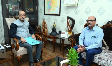 रायपुर : ’राज्यपाल रमेन डेका से मुख्य सचिव ने सौजन्य भेंट की’