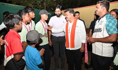 उप मुख्यमंत्री विजय शर्मा ने राष्ट्रीय पदक विजेता बेसबॉल खिलाडि़यों का किया सम्मान  