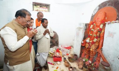 मुख्यमंत्री विष्णुदेव साय ने ऐतिहासिक चतुर्भुज विष्णु मंदिर में की पूजा-अर्चना, प्रदेश की सुख-समृद्धि की कामना  
