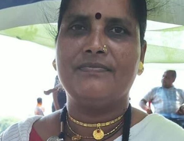 रायपुर : लकड़ी पर उकेरे सपने, मेहनत से बनीं लखपति दीदी 
