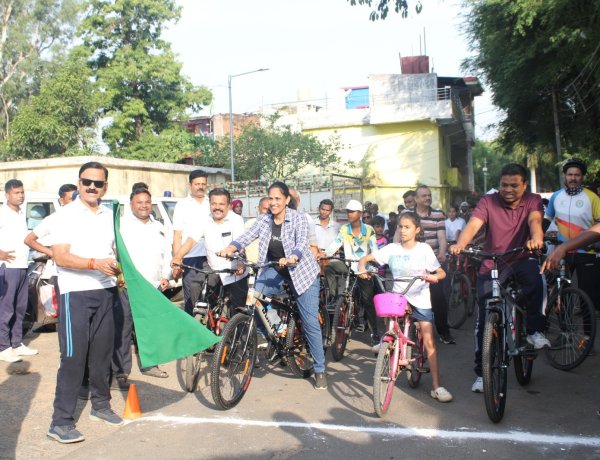 विश्व साइकिल दिवस पर मनेन्द्रगढ़ बना फिटनेस और पर्यावरण जागरूकता का केंद्र,