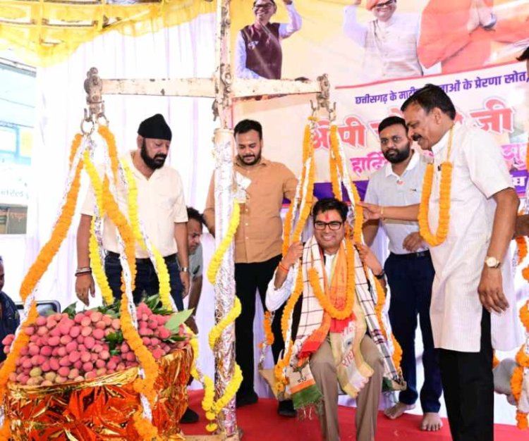 जन्मदिवस पर मौसमी फलों और लड्डू से तौले गए वित्त मंत्री श्री ओपी चौधरी,