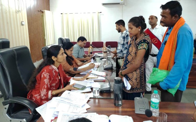 जनदर्शन में उमड़ा जनसैलाब, कलेक्टर ने सुनीं 46 शिकायतें,संवेदनशील प्रशासन का उदाहरण: आमजन की समस्याओं पर कलेक्टर ने दिए त्वरित कार्रवाई के निर्देश,