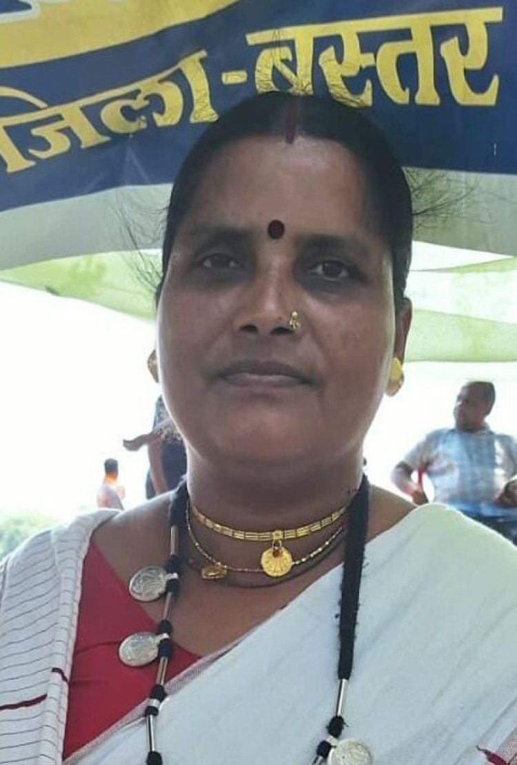 रायपुर : लकड़ी पर उकेरे सपने, मेहनत से बनीं लखपति दीदी 