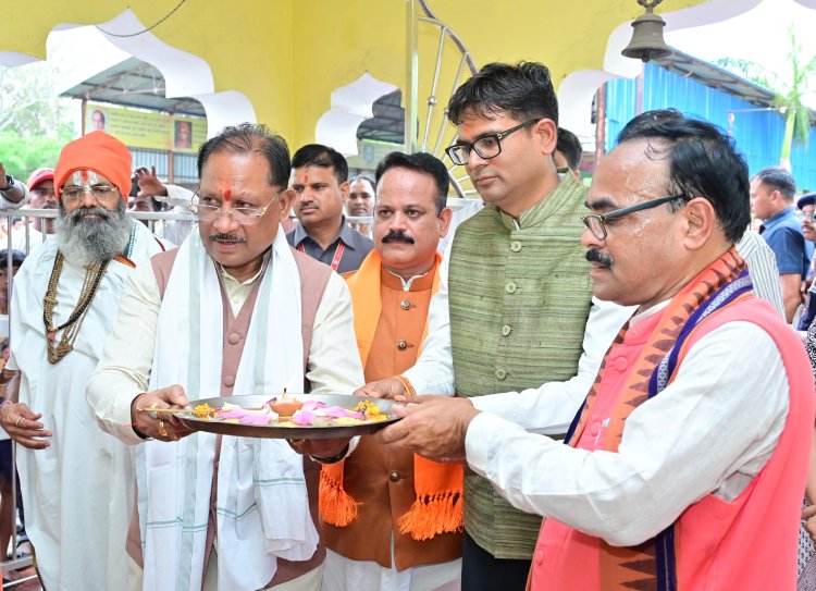 मुख्यमंत्री श्री साय ने भिखमपुरा के पंचमुखी सिद्ध हनुमान मंदिर में की पूजा-अर्चना,
