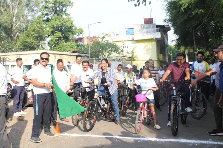 विश्व साइकिल दिवस पर मनेन्द्रगढ़ बना फिटनेस और पर्यावरण जागरूकता का केंद्र,
