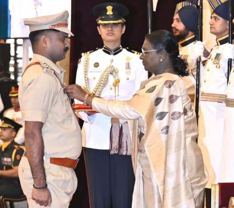 रायपुर : वित्त मंत्री श्री ओपी चौधरी ने शौर्य चक्र से सम्मानित छत्तीसगढ़ पुलिस के जांबाज अधिकारियों को दी बधाई